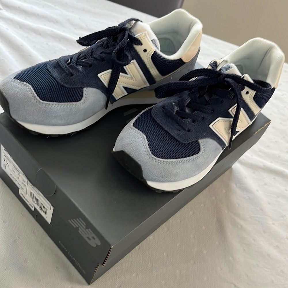 Womens new balance 574 size 7.5